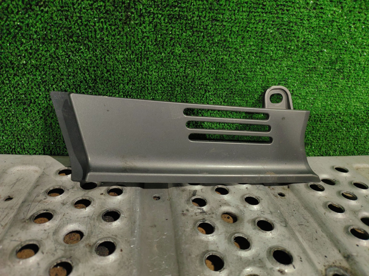 рамка (накладка) решетки радиатора Scania 6-series 2018, 12.7 л., DC 13.148, дизель, АКПП, правый руль, 2297703 - фото №1