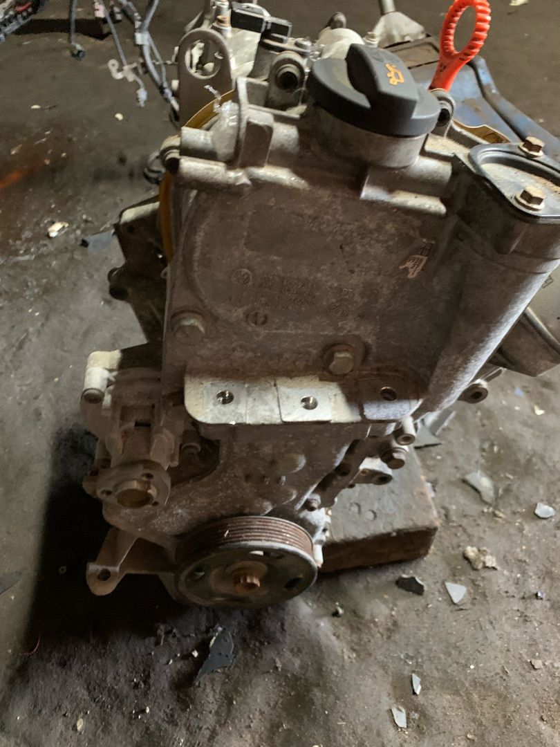 двигатель Volkswagen Polo 5 поколение 2013, 1.6 л., CFNA, бензин, седан - фото №1