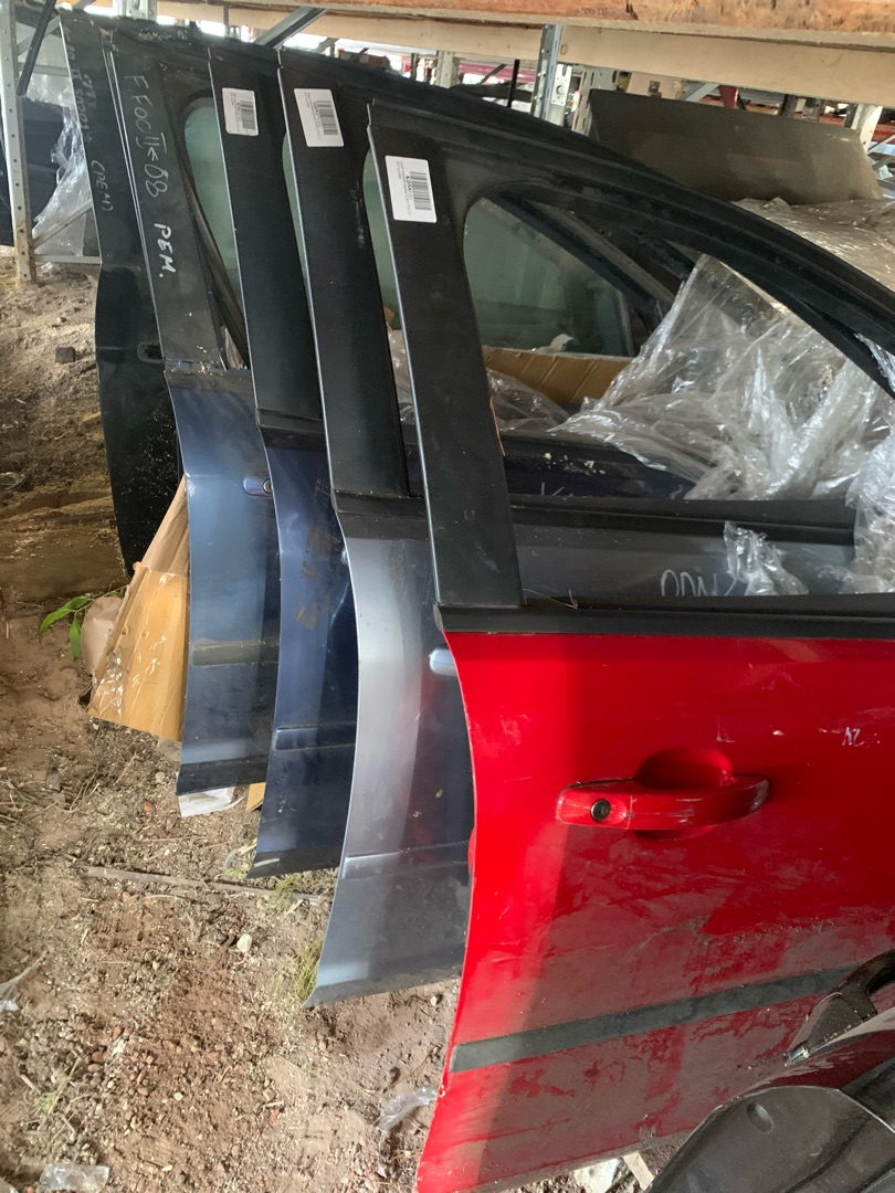 дверь передняя правая Ford Focus 2 поколение 2007, 1505703 - фото №1