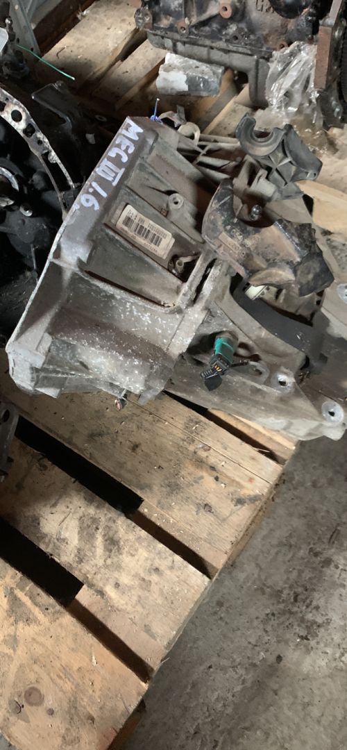 КПП механическая (МКПП) Renault Megane 3 поколение 2012, 1.6 л., бензин, 7701700598, 7701700598 - фото №1