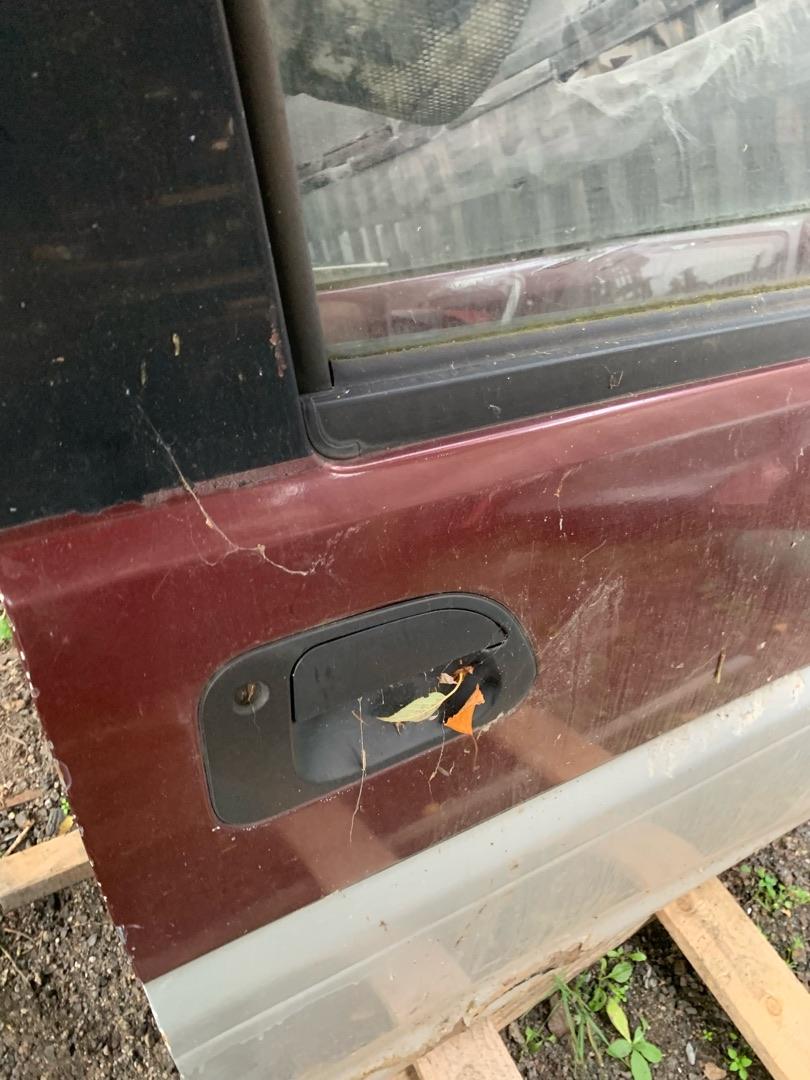 дверь передняя правая Mitsubishi Space Gear 1 поколение 1996, 67050S10000ZZ - фото №1