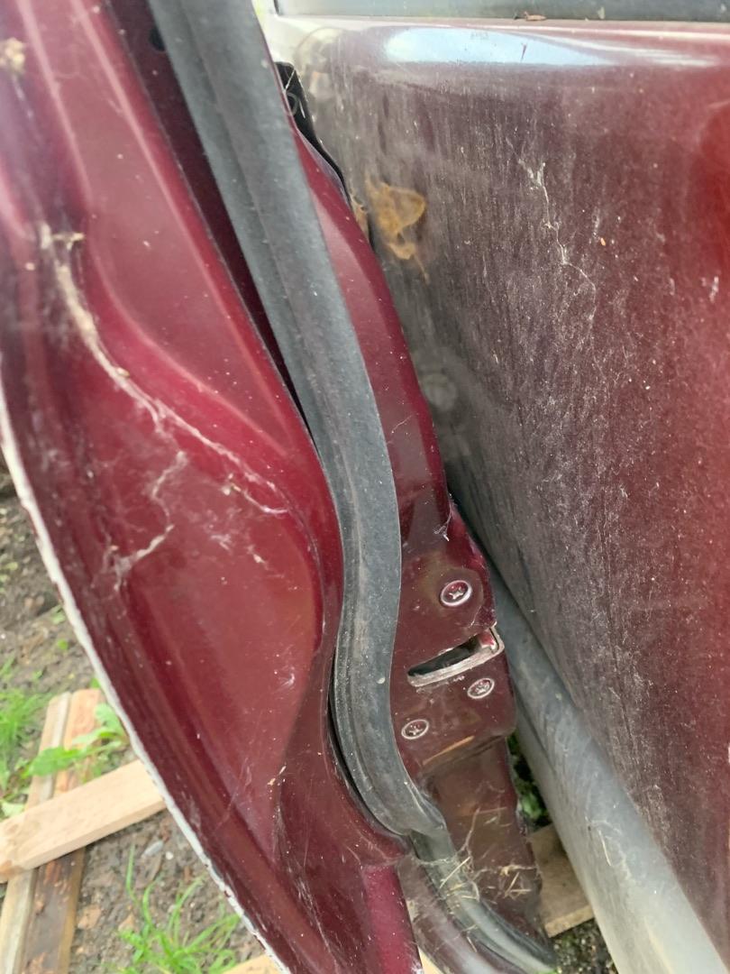 дверь передняя левая Mitsubishi Space Gear 1 поколение 1996, седан - фото №1