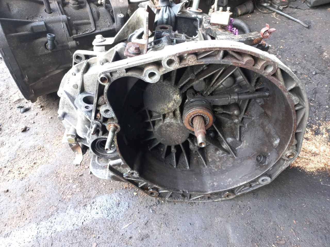 КПП механическая (МКПП) Renault Trafic 2 поколение 2006, 1.9 л., дизель, МКПП, PK6375 - фото №1