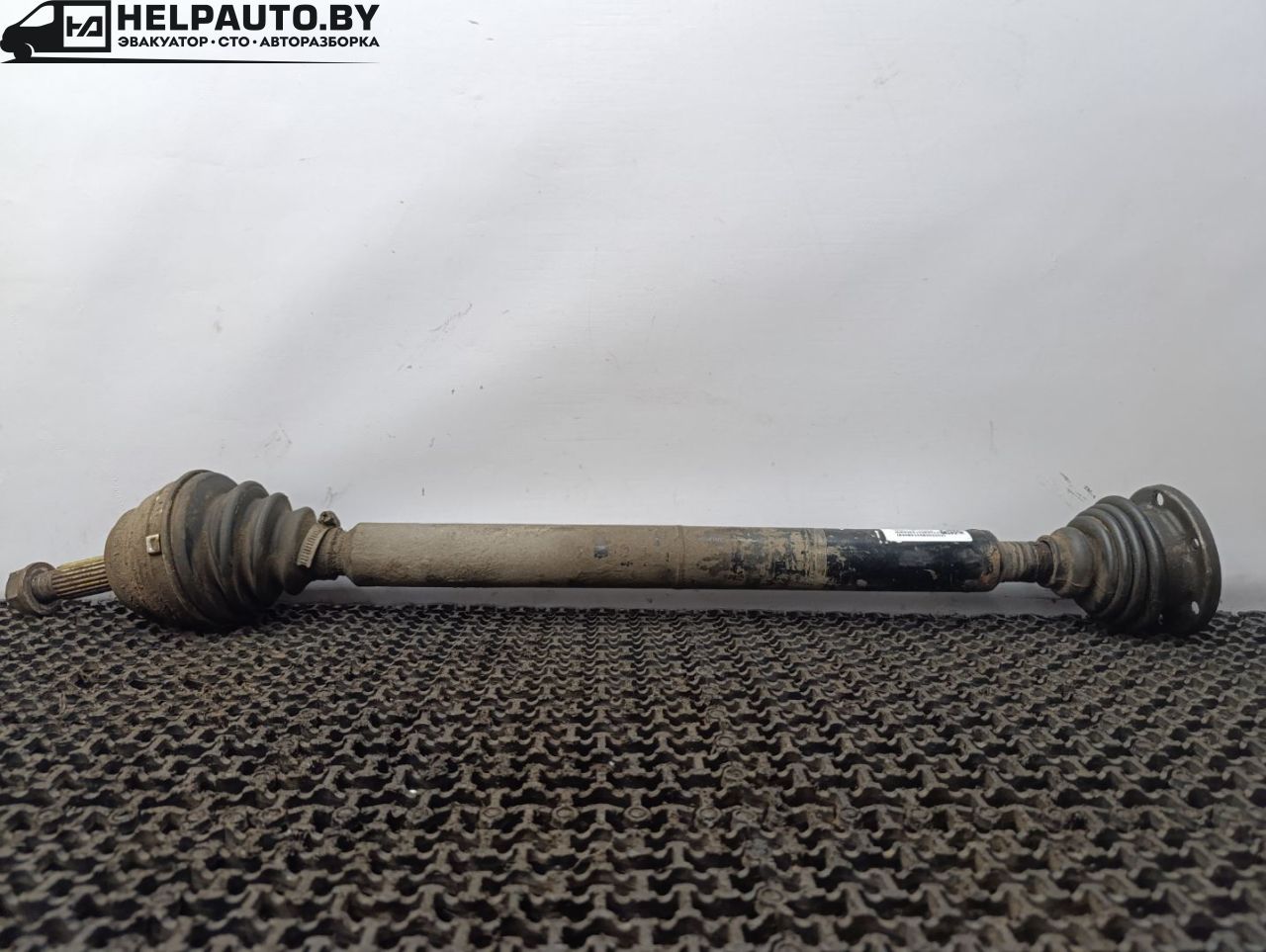 полуось передняя правая (приводной вал, ШРУС) Volkswagen Vento 1 поколение 1994, 1.8 л., i, бензин, МКПП, седан, передний привод - фото №1