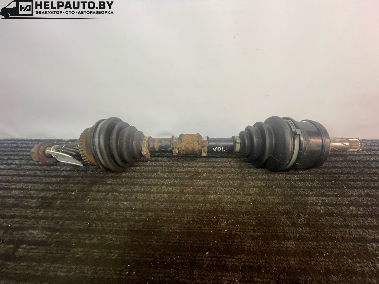 полуось передняя левая (приводной вал, ШРУС) Volvo V40 1 поколение 1999, 2.0 л., B 4204 S, бензин, АКПП, синий, универсал, передний привод - фото №1