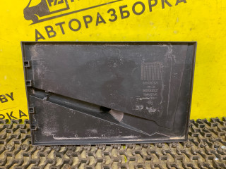 крышка аккумулятора Dacia Sandero 1 поколение 2008, 1.4 л., K7J 714, бензин, МКПП, серый, хетчбэк 5 дв., передний привод