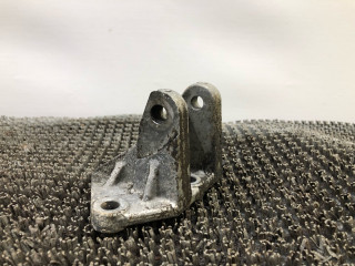 кронштейн (крепление) Mazda 626 GE 1994, 1.8 л., FP, бензин, МКПП, бордовый, седан, передний привод