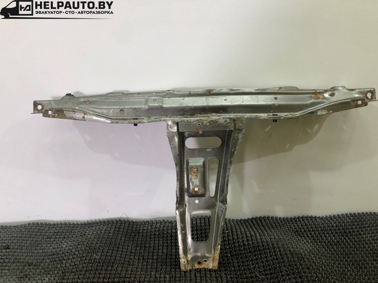 передняя панель крепления облицовки (телевизор) Audi 80 B3 (1986 - 1991), 1.8 л., бензин, МКПП, серый, передний привод - фото №1