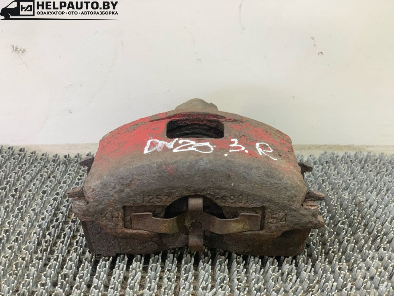 суппорт передний правый Dodge Neon 1 поколение 1998, 2.0 л., бензин, АКПП, зеленый, седан, передний привод - фото №1