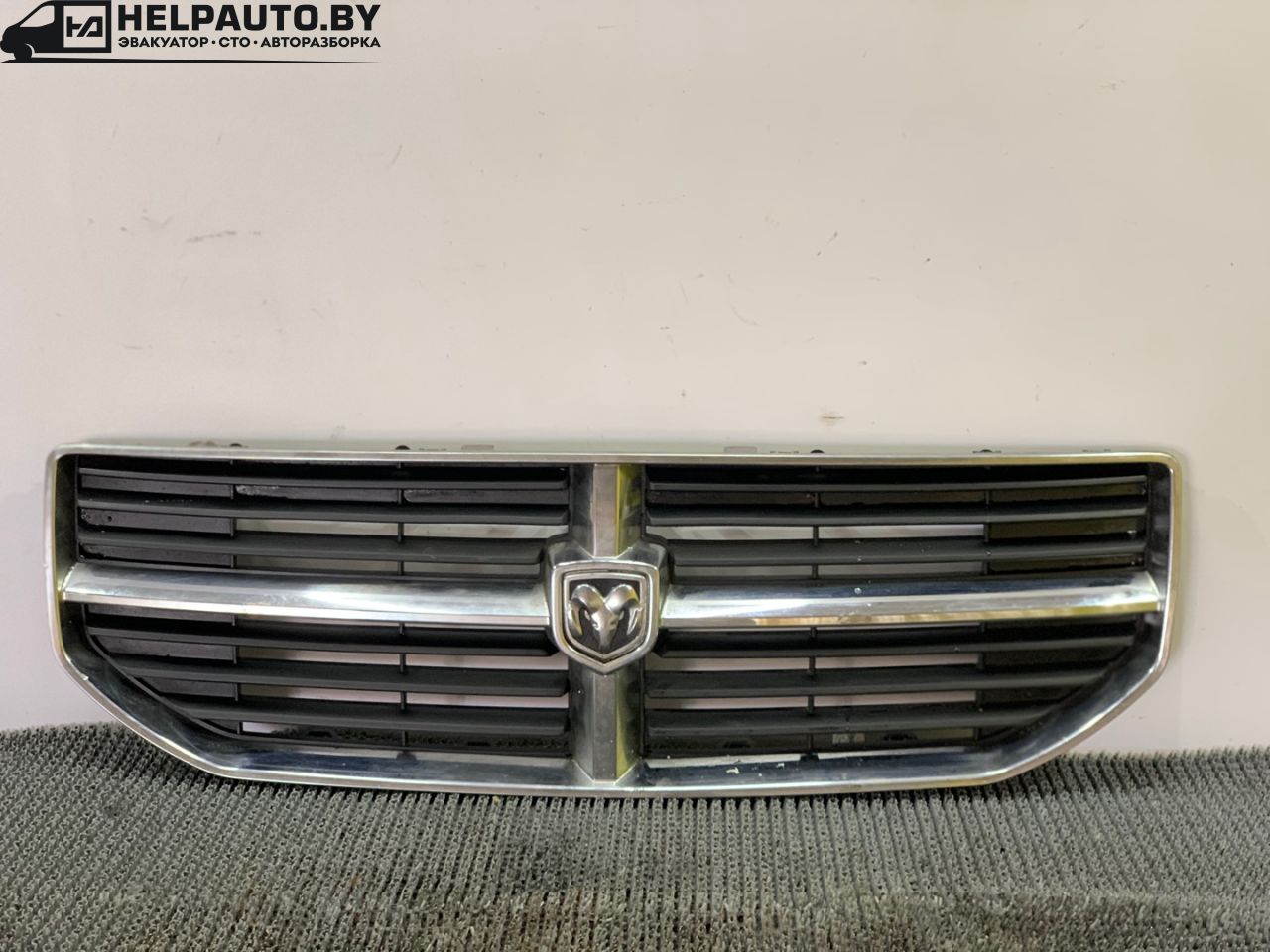 решетка радиатора Dodge Caliber 1 поколение 2008, 1.8 л., бензин, МКПП, красный, хетчбэк 5 дв., передний привод - фото №1