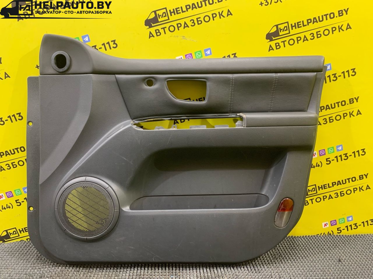 обшивка двери передняя правая Kia Sorento 1 поколение 2005, 2.5 л., D4CB, дизель, АКПП, черный, внедорожник 5 дв., полный подключаемый привод - фото №1