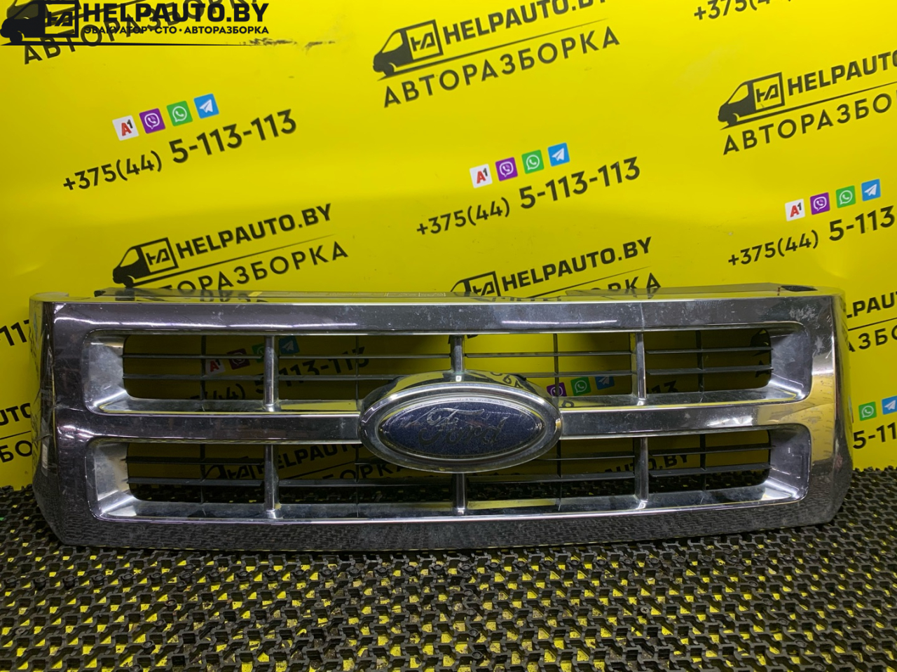 решетка радиатора Ford Escape 2 поколение R3 2009, 2.3 л., бензин, АКПП, синий, внедорожник 5 дв., передний привод - фото №1