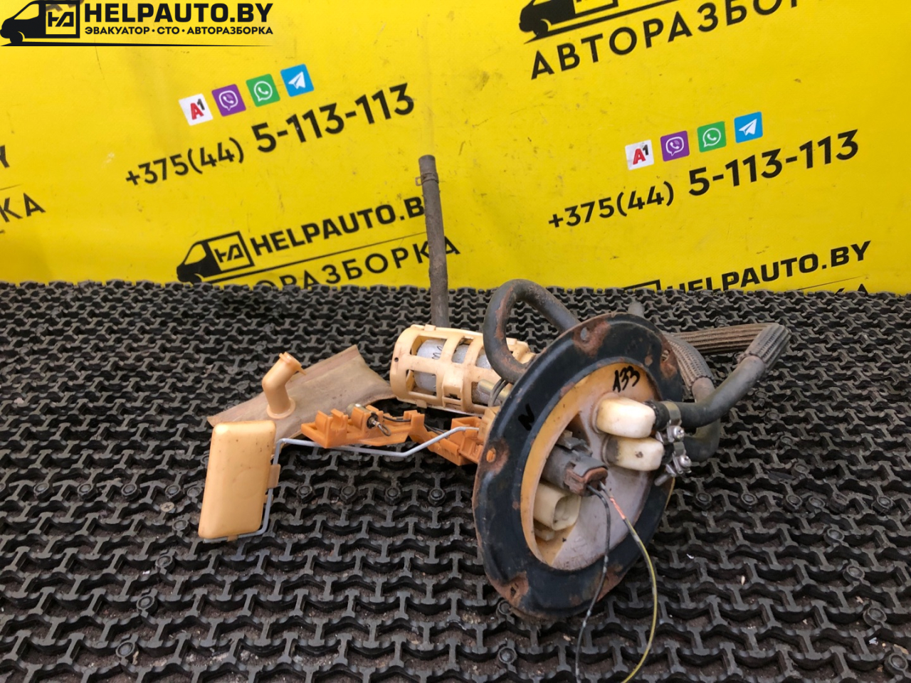 колба в бак Nissan Maxima A33 (2000 - 2005), 3.0 л., бензин, АКПП, белый, седан, передний привод - фото №1