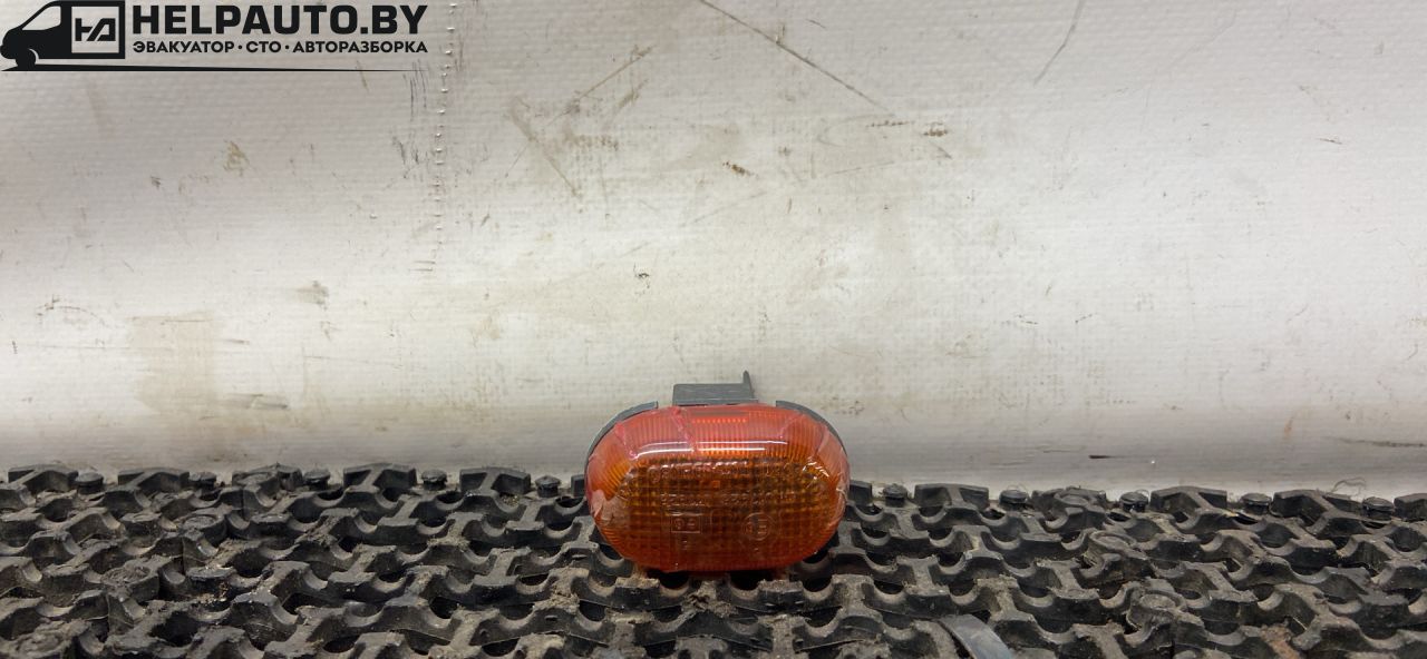 повторитель поворота на крыле Suzuki Baleno 1 поколение 1998, 1.3 л., i, G13BB, бензин, МКПП, серебристый, седан, передний привод - фото №1