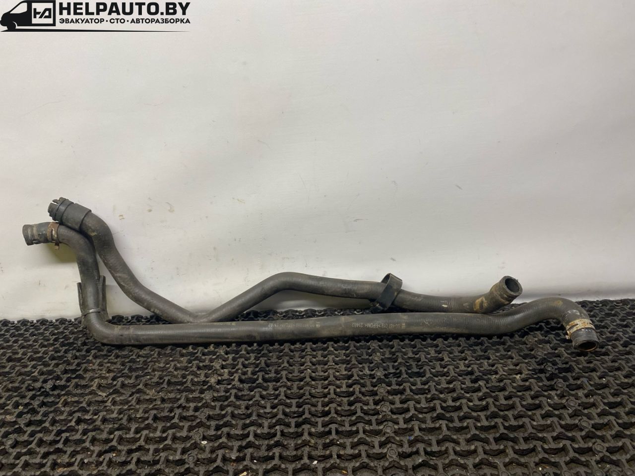 патрубок радиатора Opel Omega B 1999, 3.0 л., бензин, АКПП, чернозеленый, седан, задний привод - фото №1