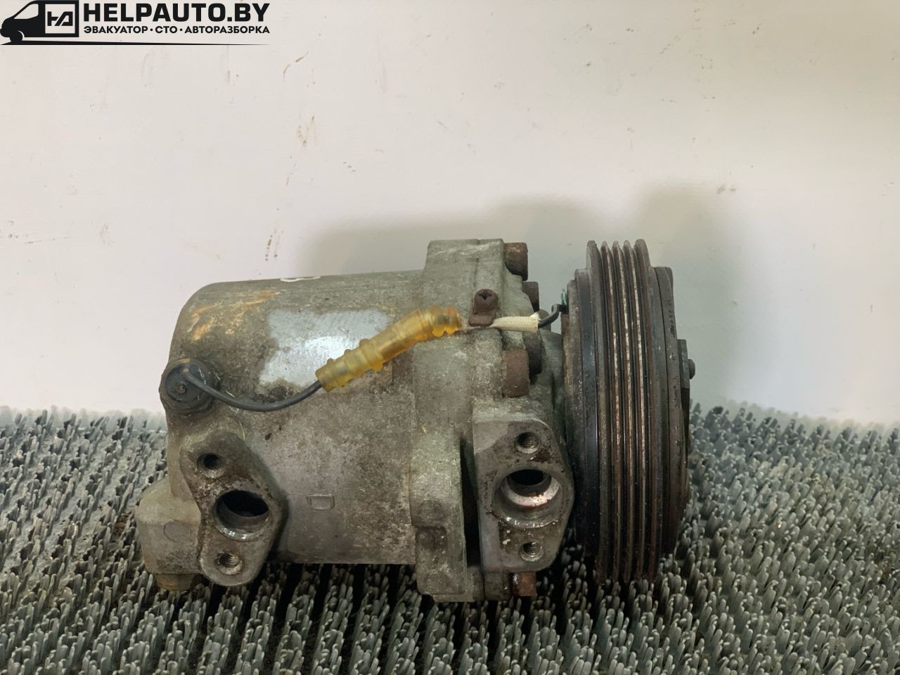 компрессор кондиционера Suzuki Baleno 1 поколение 1998, 1.3 л., i, G13BB, бензин, МКПП, серебристый, седан, передний привод - фото №1