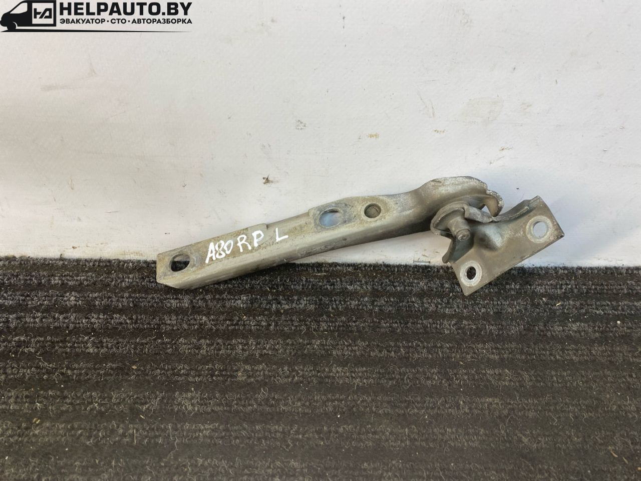 петля капота левая Audi 80 B3 89/B3 1987, 1.8 л., бензин, МКПП, серый, седан, передний привод - фото №1