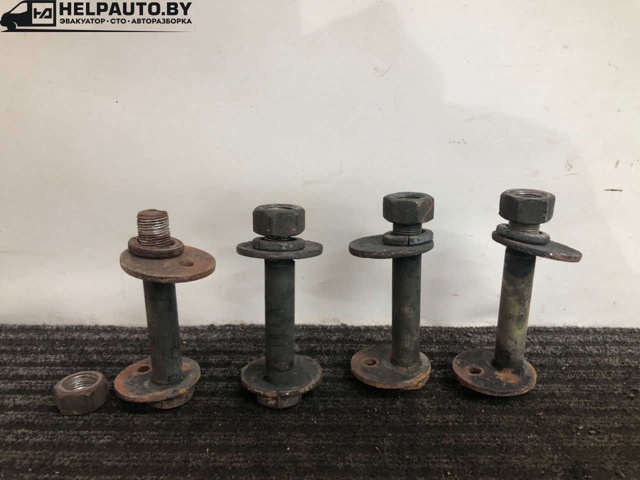 болт развальный Kia Sorento 1 поколение 2005, 2.5 л., дизель, МКПП, серый, полный привод - фото №1