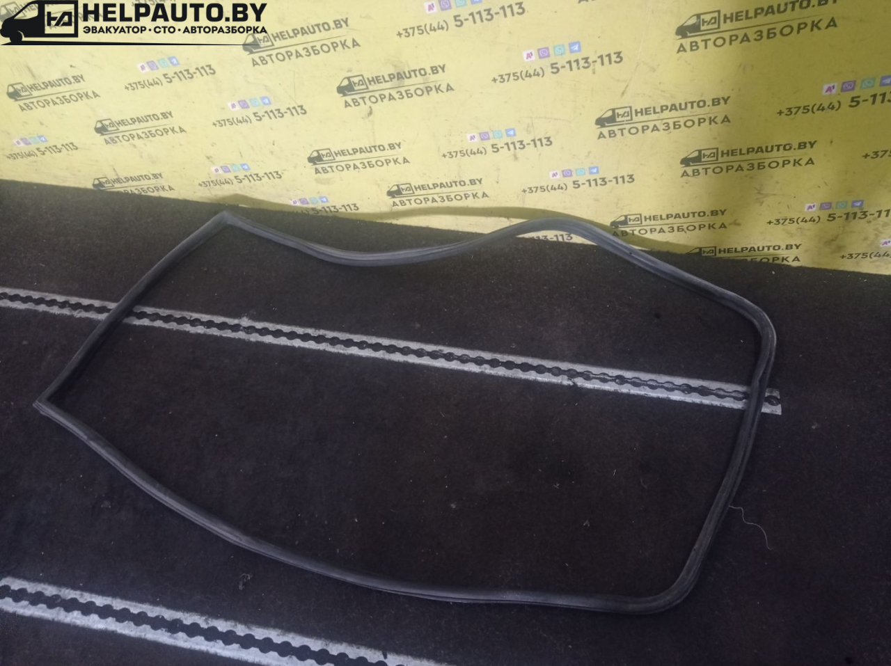 уплотнитель двери Audi 80 B3 1988, 1.9 л., 1Y, дизель, МКПП, серебро, седан, передний привод - фото №1