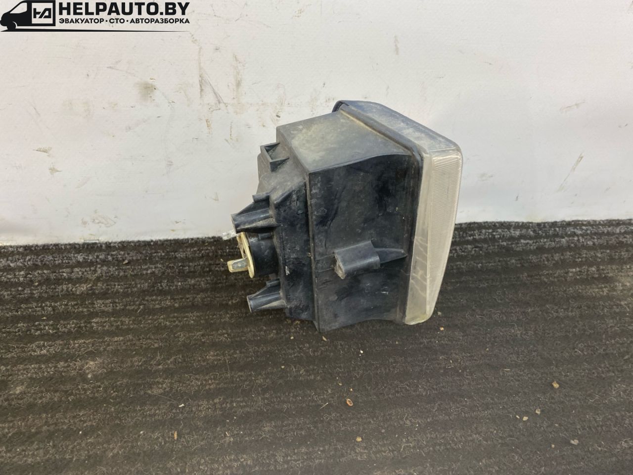 поворотник левый Volkswagen Santana 1 поколение 1988, 1.6 л., бензин, синий, передний привод, 35953041 - фото №1