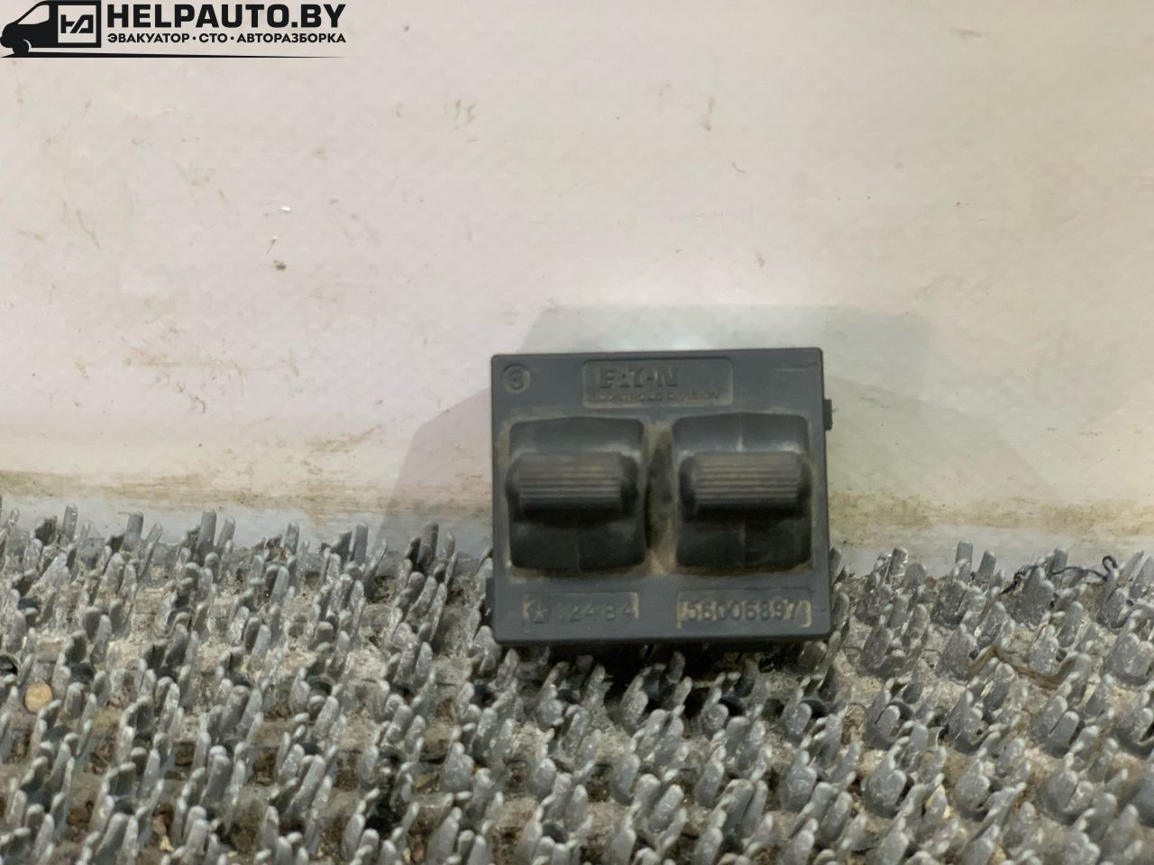 блок управления стеклоподъемниками Chrysler Neon 1 поколение 1996, 2.0 л., бензин, МКПП, синий, седан, передний привод, 56006897 - фото №1