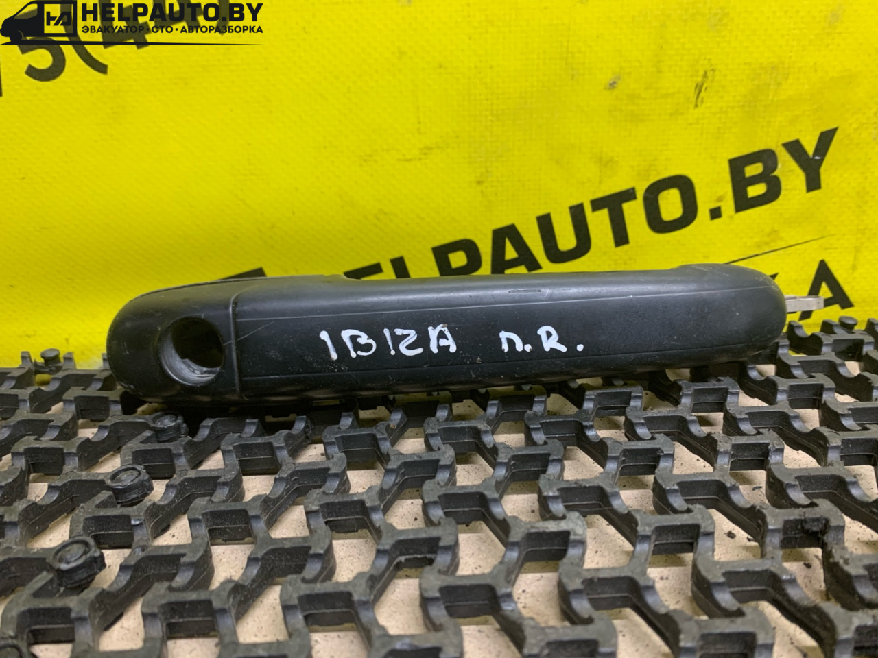 ручка наружная SEAT Ibiza 2 поколение 1998, 1.6 л., ALM, бензин, 5МКПП, синий, хетчбэк 5 дв., передний привод - фото №1
