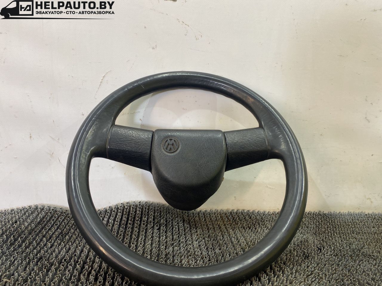 руль Volkswagen Polo 2 поколение 1990, 1.3 л., бензин, МКПП, синий, хетчбэк 3 дв., передний привод - фото №1