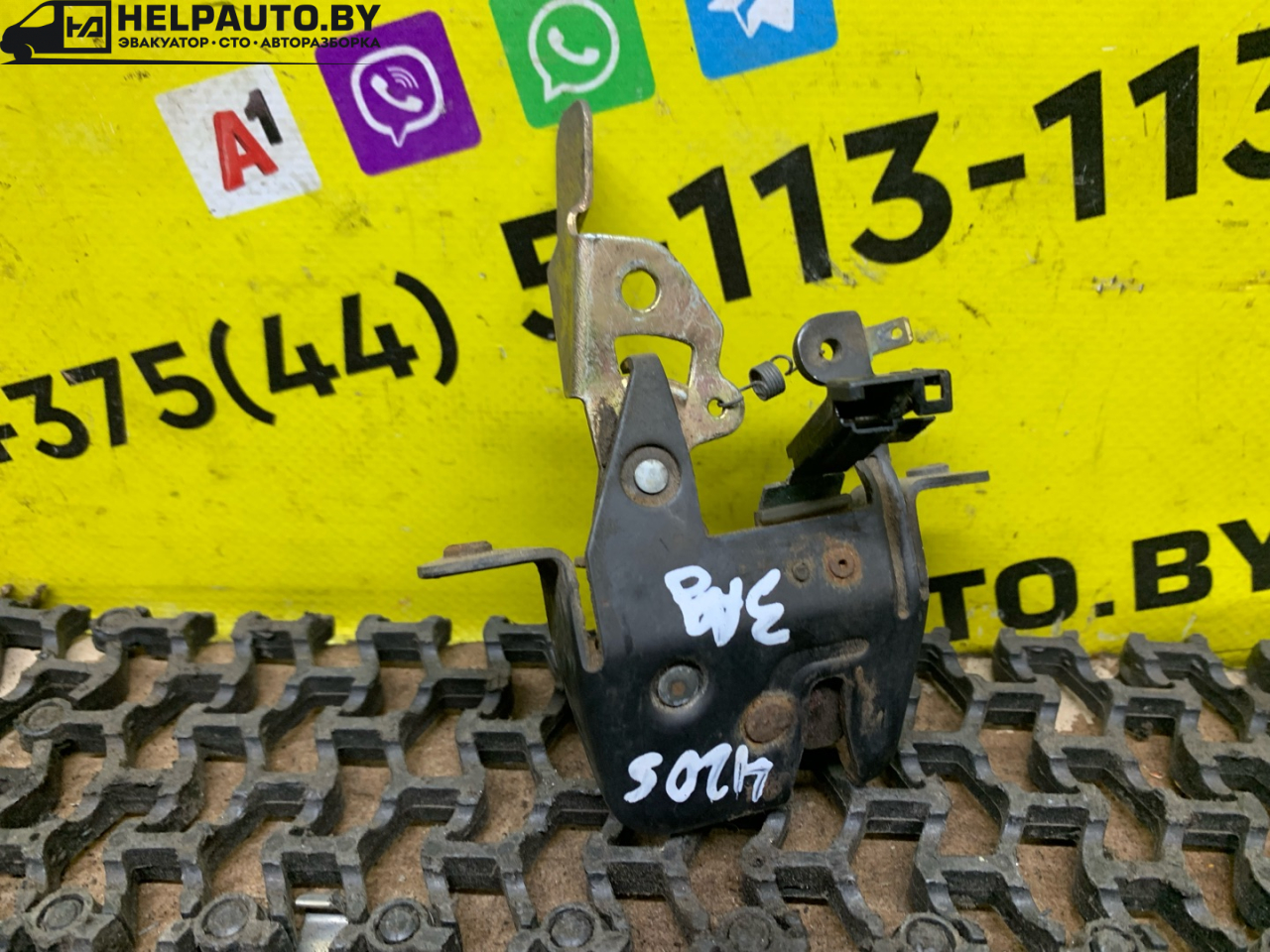 замок багажника Rover 400 Series 2 поколение 1998, 1.6 л., бензин, МКПП, бордовый, седан, передний привод - фото №1