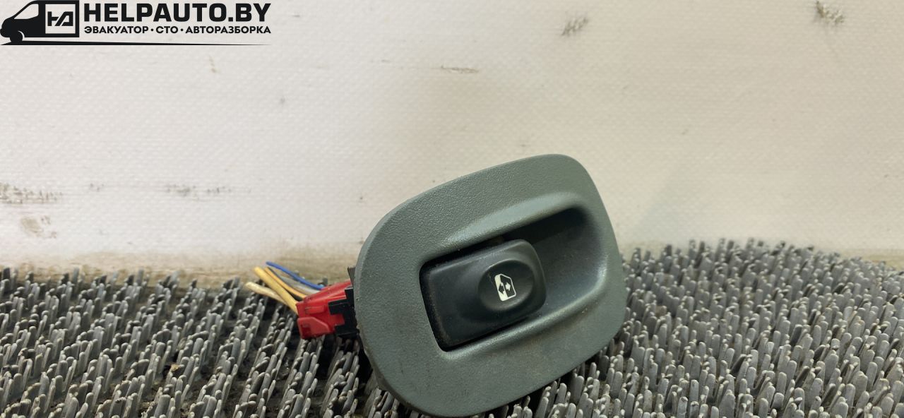 кнопка стеклоподъемника двери передней правой Renault Scenic 1 поколение 1998, 1.6 л., бензин, МКПП, 838099G - фото №1