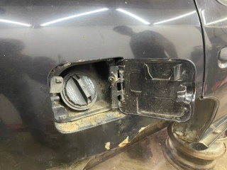 лючок топливного бака Pontiac Sunfire 1 поколение 1999, 2.2 л., бензин, АКПП, черный, передний привод