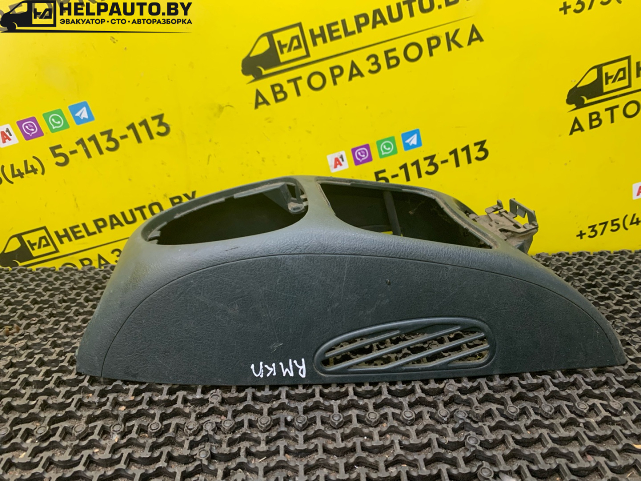 консоль салона Renault Megane 1 поколение 1996, 1.6 л., K7M 702, бензин, МКПП, синий, купе, передний привод - фото №1
