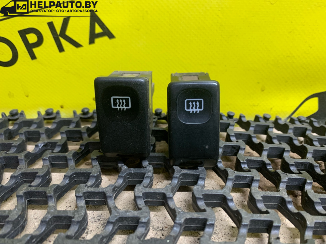 кнопка обогрева заднего стекла Volkswagen Golf 2 поколение 1990, 1.6 л., дизель, МКПП, черный, хетчбэк 3 дв., передний привод - фото №1