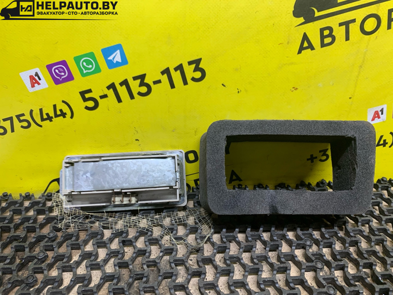 фонарь салона (плафон) Volkswagen Golf 2 поколение 1990, 1.6 л., дизель, МКПП, черный, хетчбэк 3 дв., передний привод - фото №1