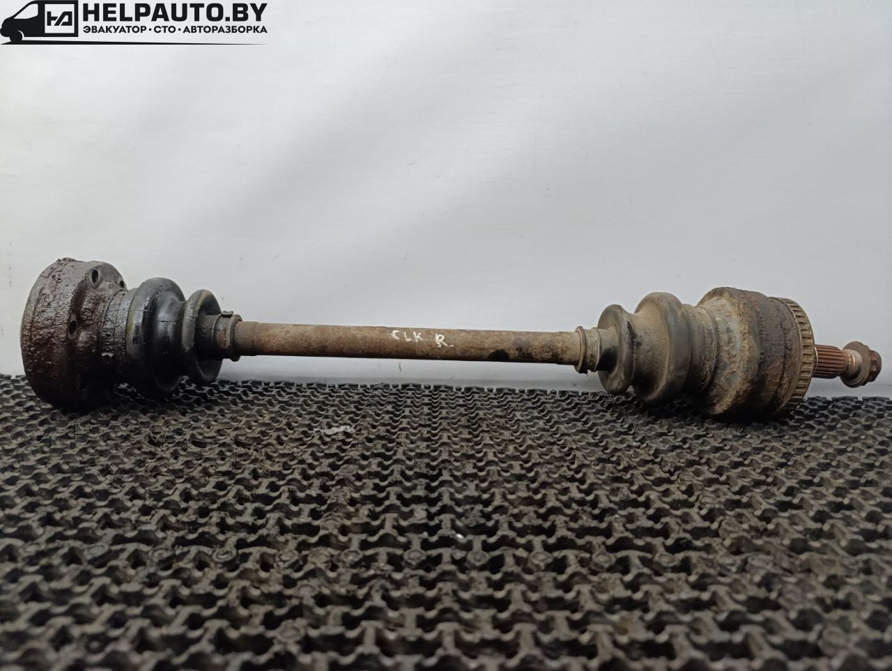 полуось задняя (приводной вал, ШРУС) Mercedes-Benz CLK-Класс W208/A208 1997, 2.3 л., M 111.975, бензин, АКПП, серебристый, купе, задний привод - фото №1