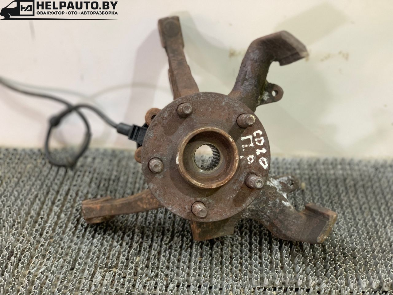 ступица передняя правая Chrysler Neon 1 поколение 1996, 2.0 л., бензин, МКПП, синий, седан, передний привод - фото №1