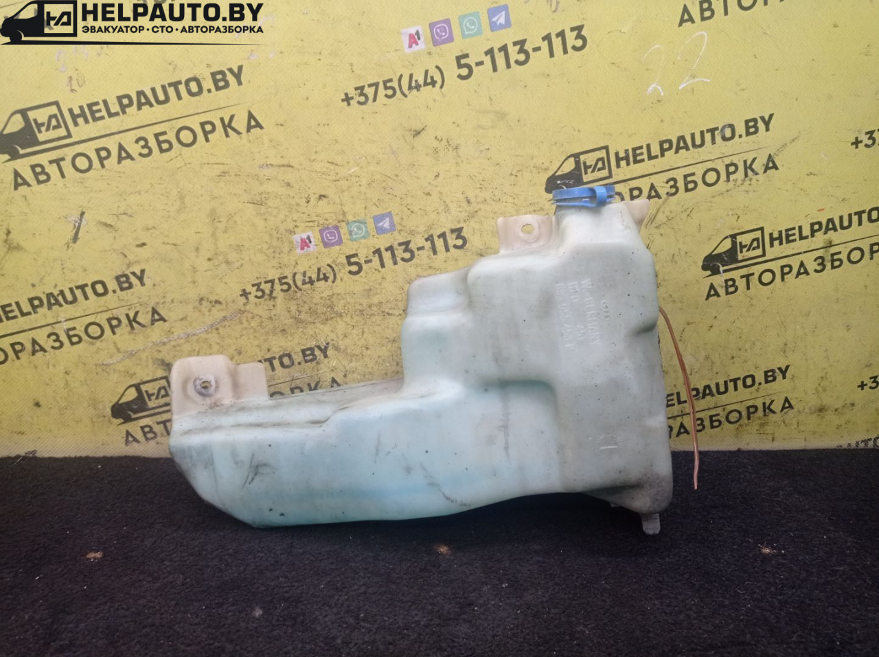 бачок омывателя Audi 80 B3 1988, 1.9 л., 1Y, дизель, МКПП, серебро, седан, передний привод - фото №1