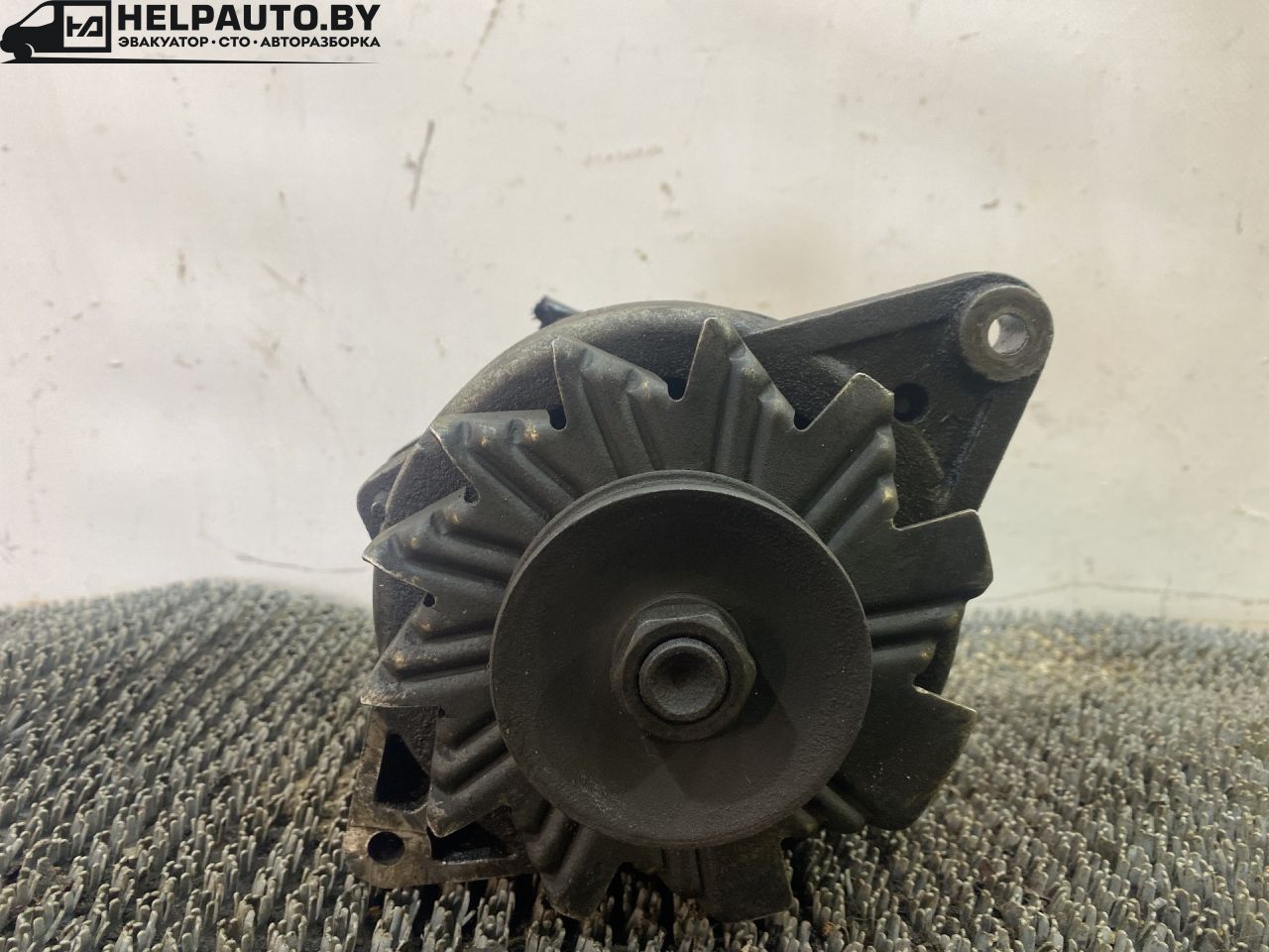 генератор Volkswagen Polo 2 поколение 1990, 1.3 л., бензин, МКПП, синий, хетчбэк 3 дв., передний привод - фото №1