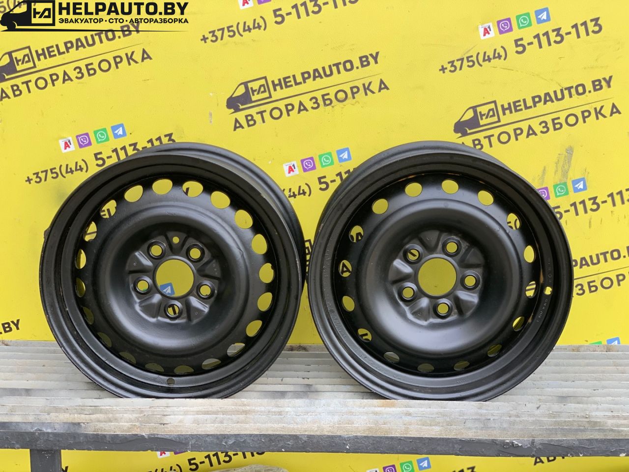 диск штампованный Dodge Neon 1 поколение 1998, 2.0 л., бензин, АКПП, зеленый, седан, передний привод - фото №1