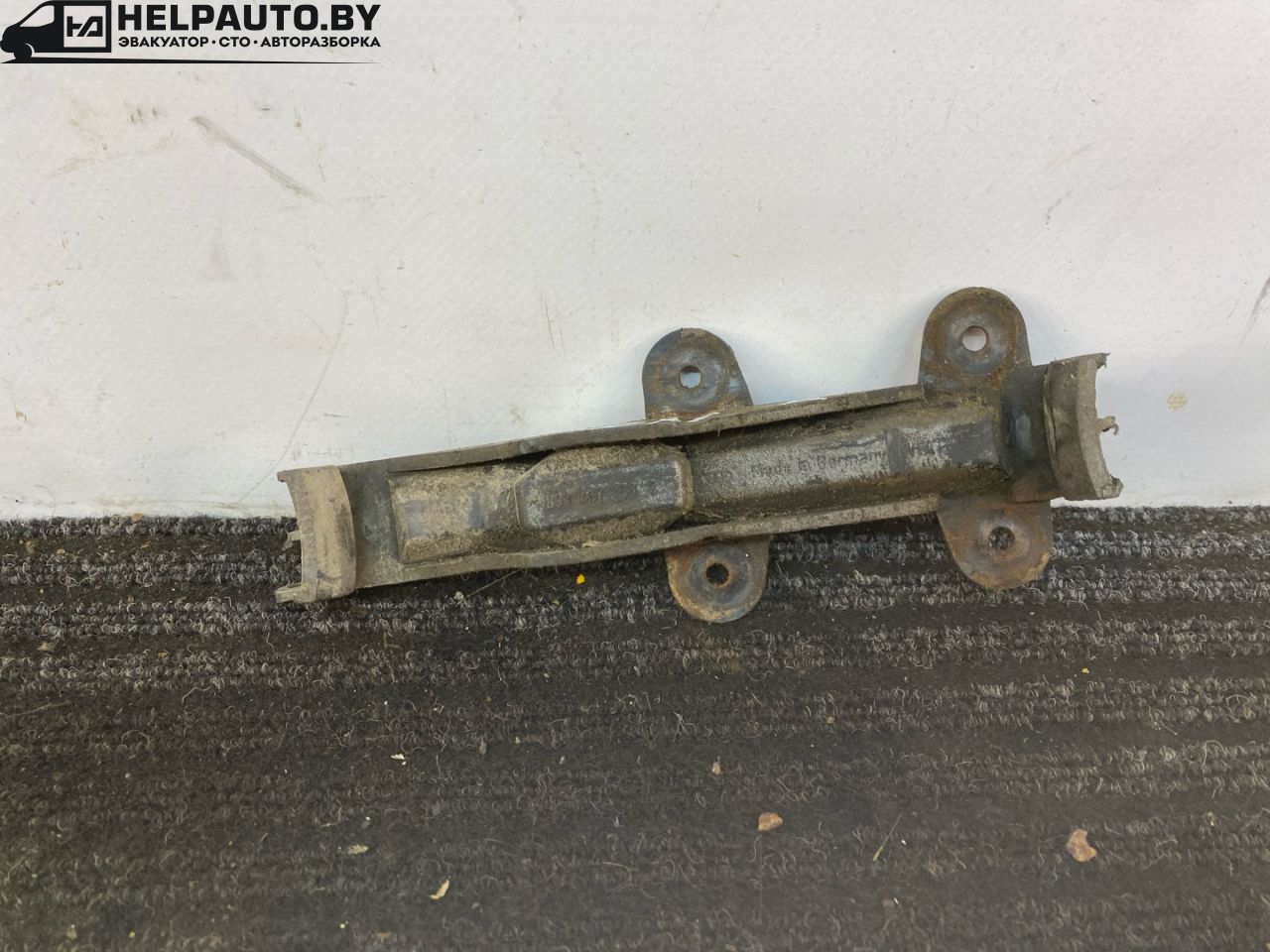 Крепление бампера переднего Audi 80 B3 89/B3 1987, 1.8 л., бензин, МКПП, серый, седан, передний привод, 893807253 - фото №1