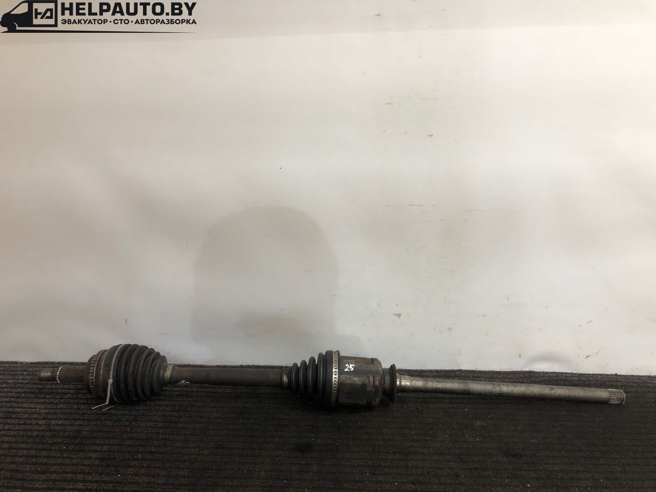 полуось передняя правая (приводной вал, ШРУС) Toyota RAV4 2 поколение (XA20) 2002, 2.0 л., дизель, МКПП, серебристый, седан - фото №1