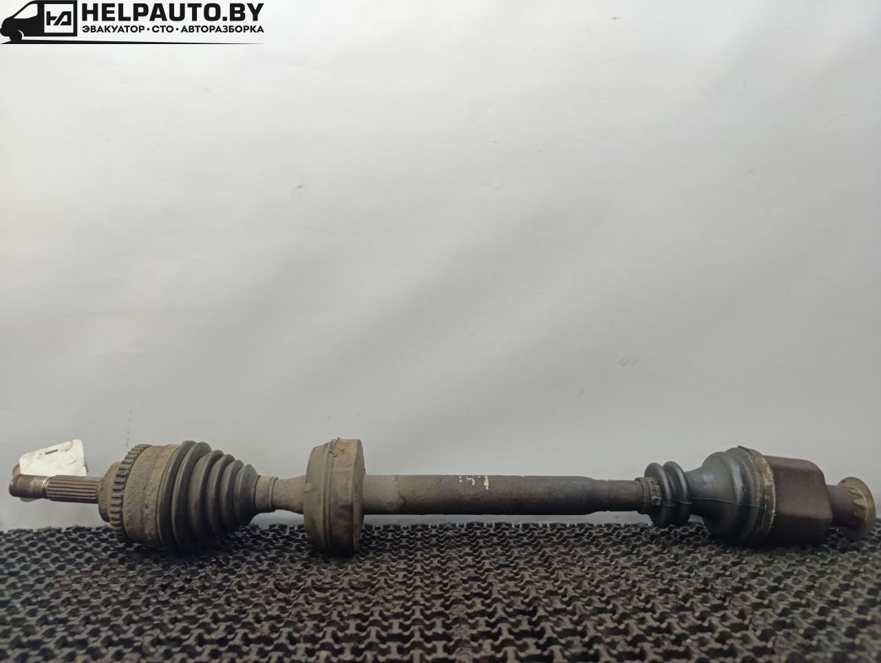 полуось передняя правая (приводной вал, ШРУС) Renault Megane 1 поколение 1997, 1.4 л., i, бензин, МКПП, универсал, передний привод - фото №1