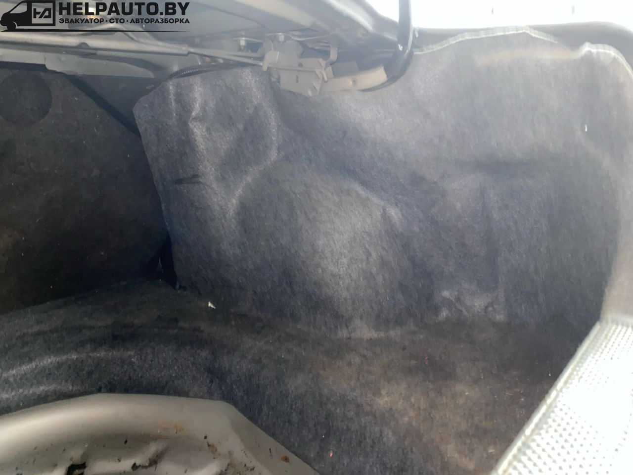 обшивка багажника Pontiac Sunfire 1 поколение 1999, 2.2 л., бензин, АКПП, черный, передний привод - фото №1