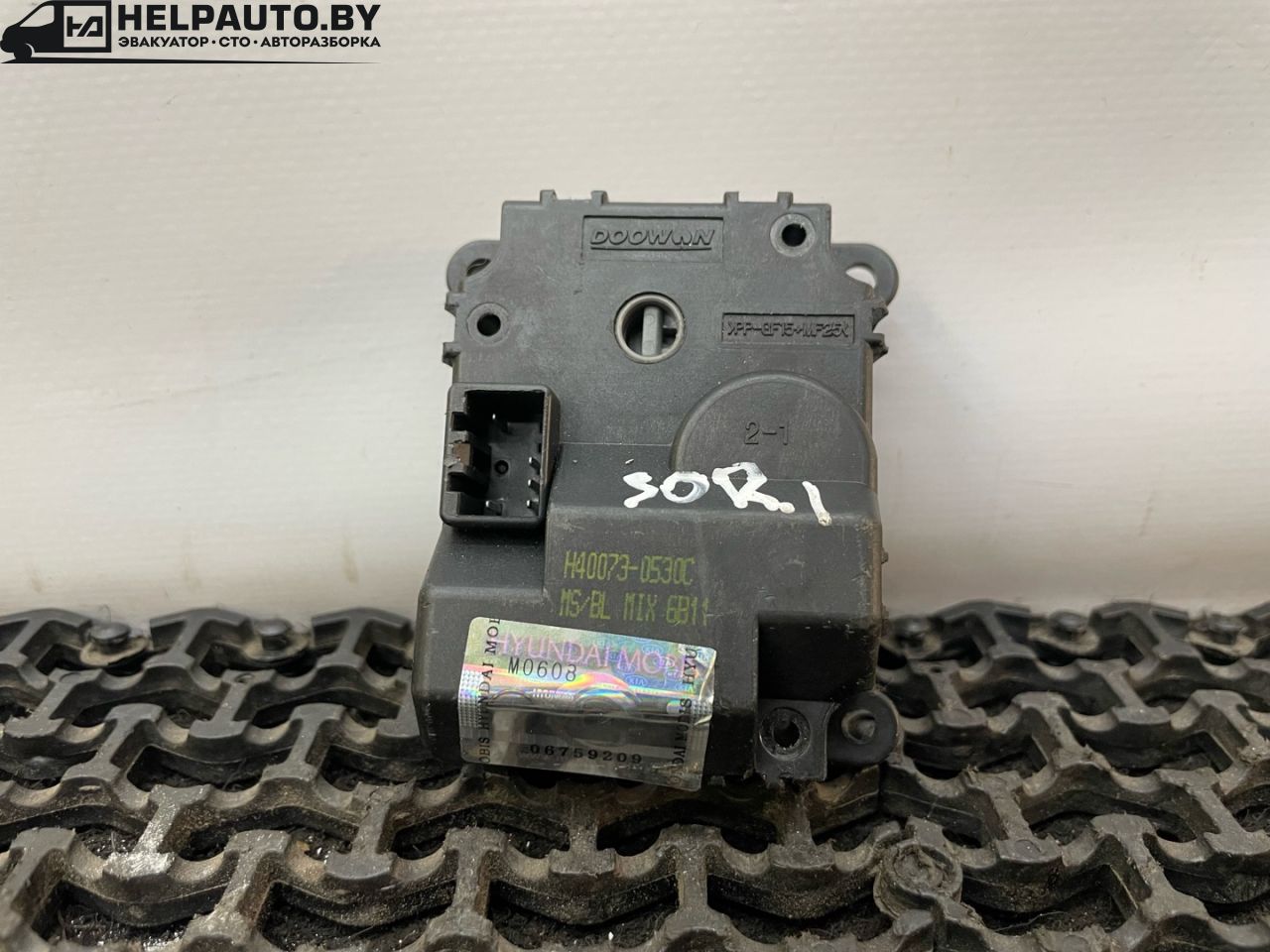моторчик заслонки печки Kia Sorento 1 поколение 2004, 2.5 л., CRDi, D4CB, дизель, АКПП, серебристый, внедорожник 5 дв., полный подключаемый привод, B40073-0530C - фото №1