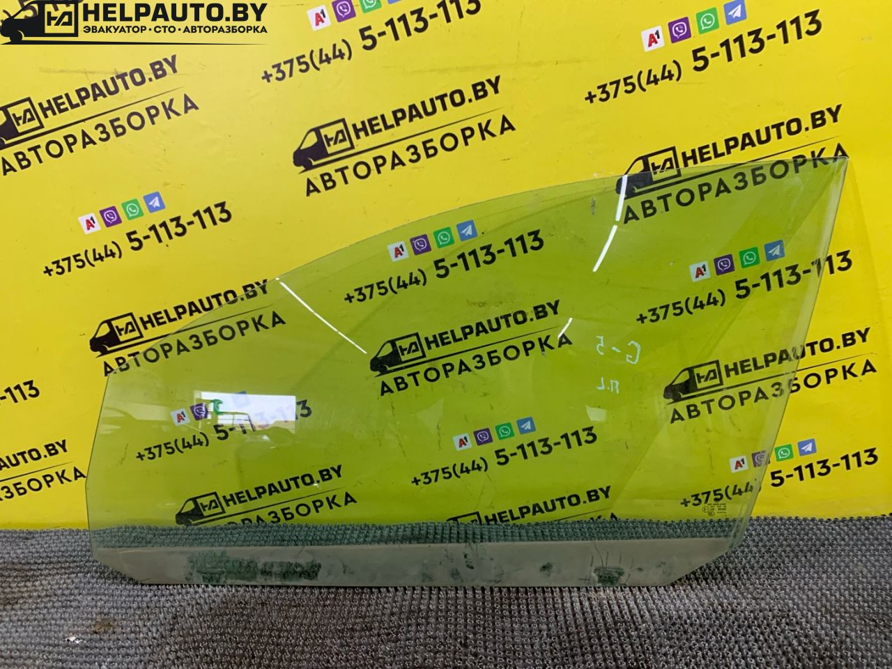 стекло двери передней левой Volkswagen Golf 5 поколение 2008, 1.4 л., BUD, бензин, 5МКПП, синий, хетчбэк 5 дв., передний привод - фото №1