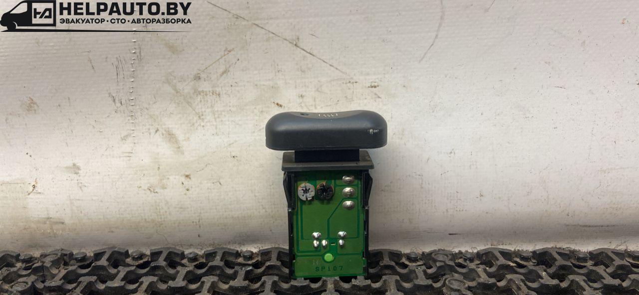 Кнопка подогрева заднего стекла Suzuki Baleno 1 поколение 1998, 1.3 л., i, G13BB, бензин, МКПП, серебристый, седан, передний привод - фото №1