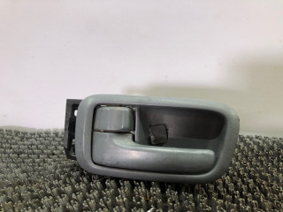 ручка внутренняя передняя левая Toyota RAV4 2 поколение (XA20) 2002, 2.0 л., дизель, МКПП, серебристый, седан