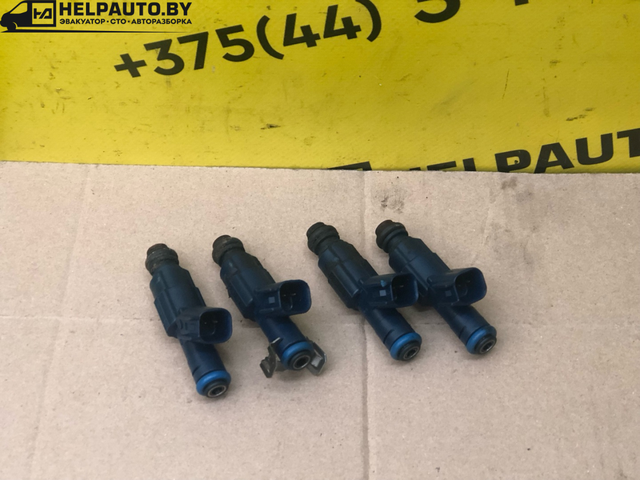 форсунка Ford Escape 2 поколение R3 2009, 2.3 л., бензин, АКПП, синий, внедорожник 5 дв., передний привод - фото №1