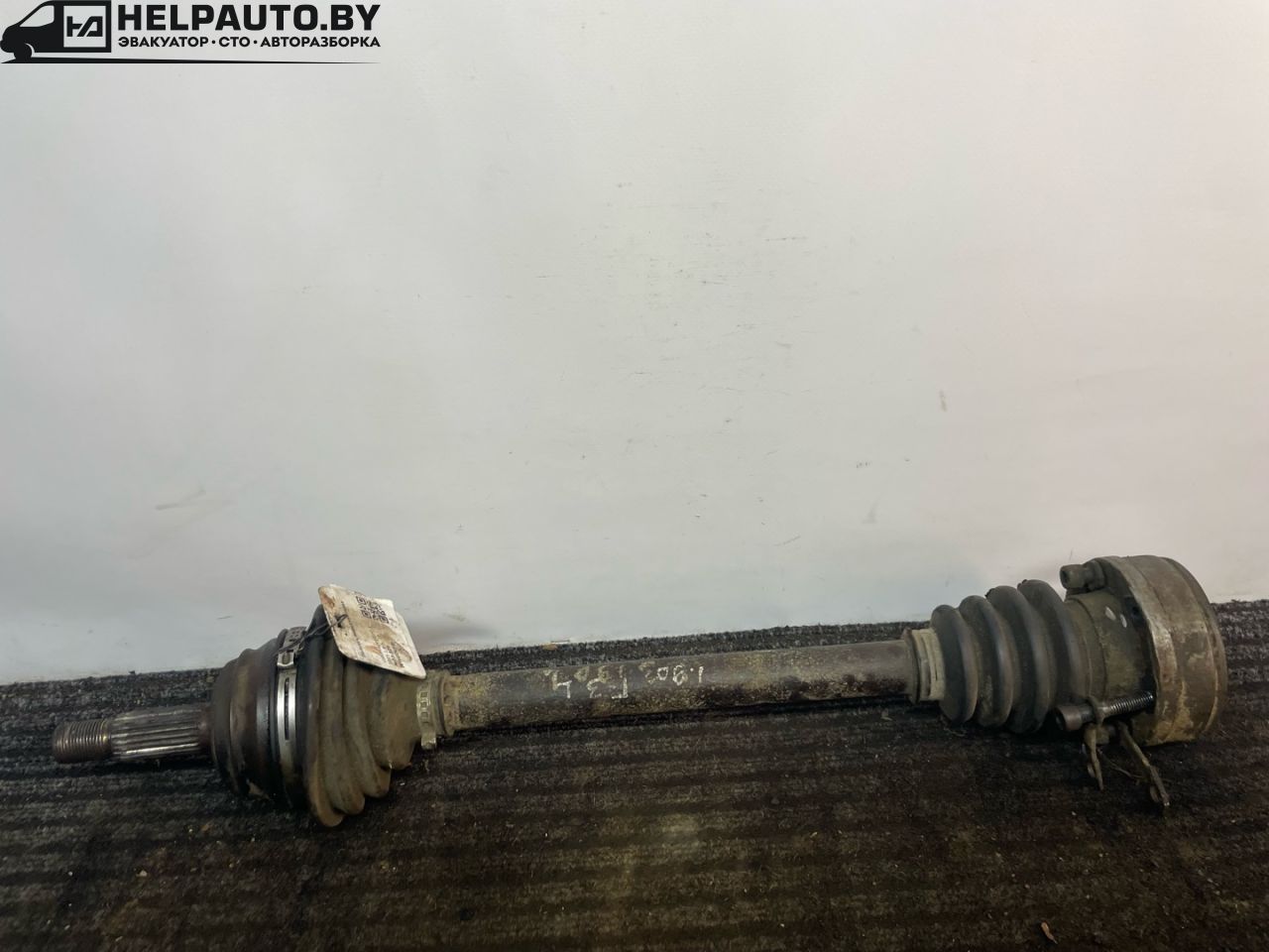 полуось передняя левая (приводной вал, ШРУС) Volkswagen Golf 3 поколение 1995, 1.9 л., 1Y, дизель, МКПП, белый, универсал, передний привод - фото №1