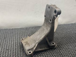 кронштейн двигателя Volkswagen Passat B3 1988, 1.8 л., бензин, МКПП, белый, седан, передний привод