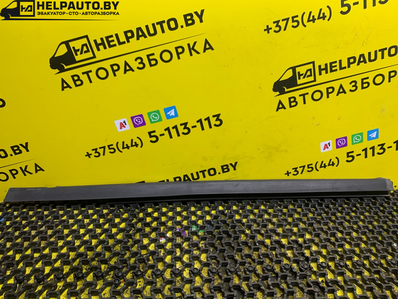 молдинг двери задней правой Ford Escape 2 поколение R3 2009, 2.3 л., бензин, АКПП, синий, внедорожник 5 дв., передний привод - фото №1